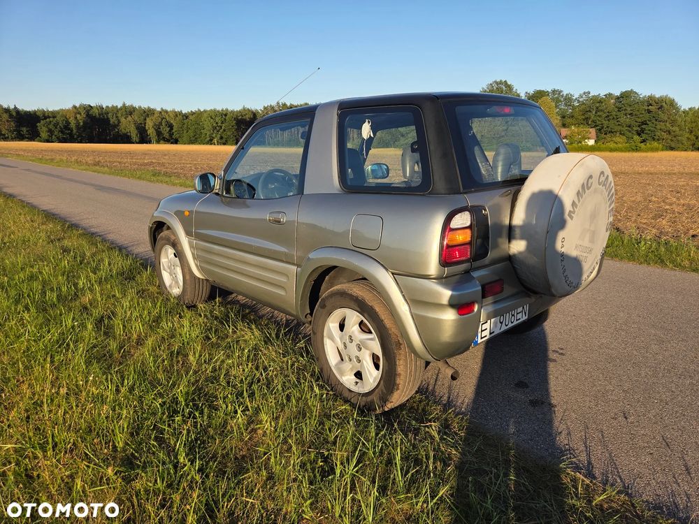 Toyota RAV4 2.0 - 6