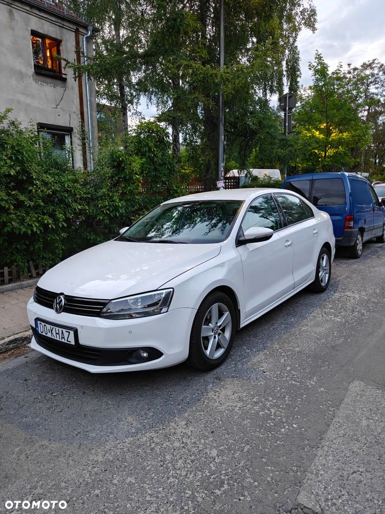 Volkswagen Jetta 1.6 TDI Comfortline DSG - 3