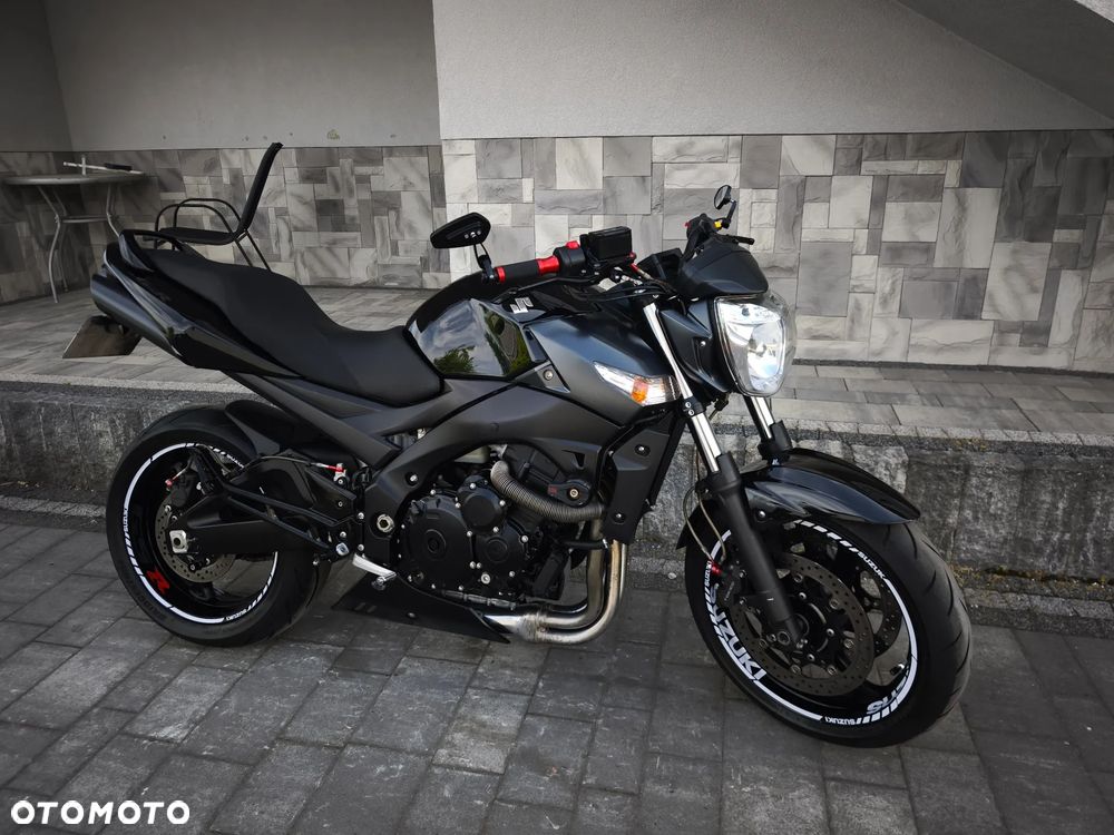 Suzuki GSR - 3