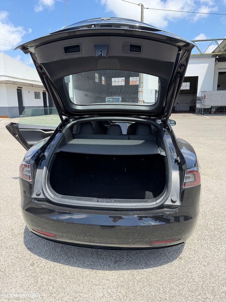 Tesla Model S - 8