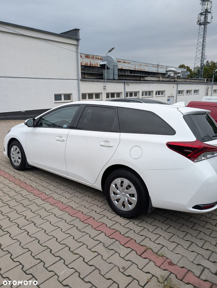 Toyota Auris 2017 photo 3
