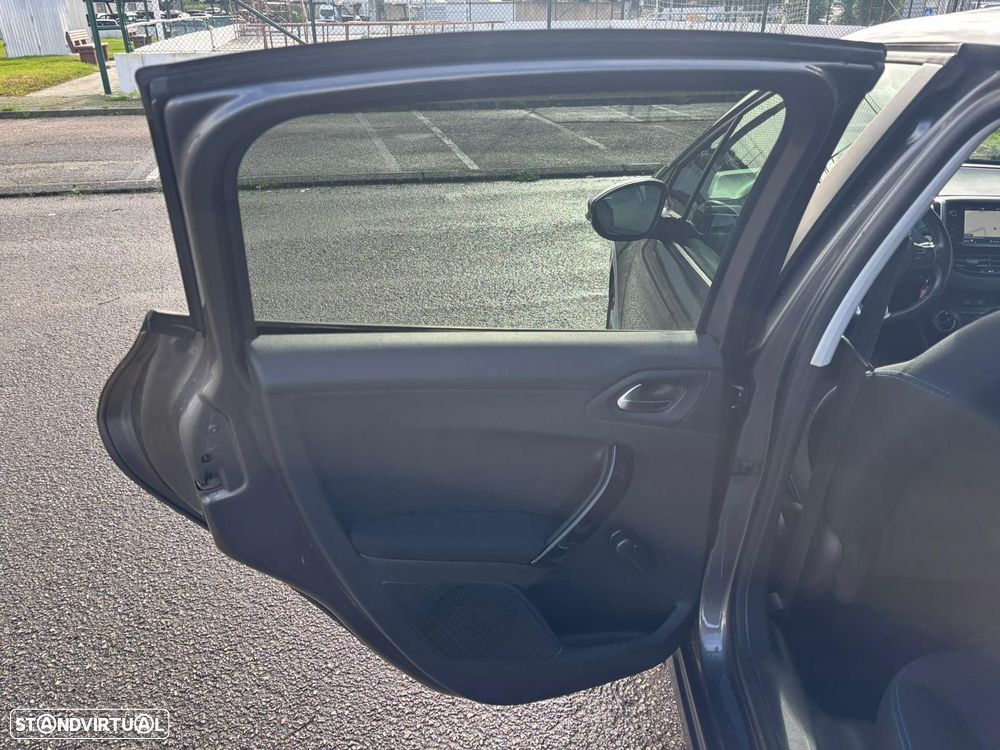 Peugeot 208 1.5 BlueHDi Signature - 43