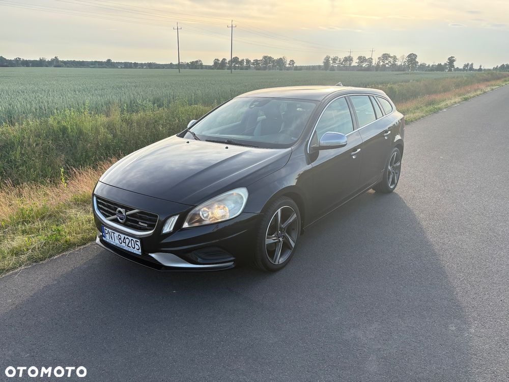 Volvo V60 D2 R-Design - 1