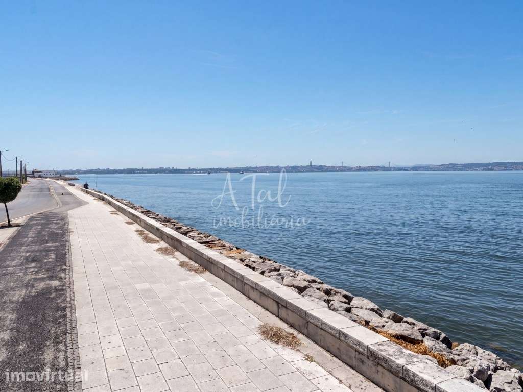 Prédio com Projeto Aprovado no Barreiro - Rua Almirante Reis - Grande imagem: 3/3