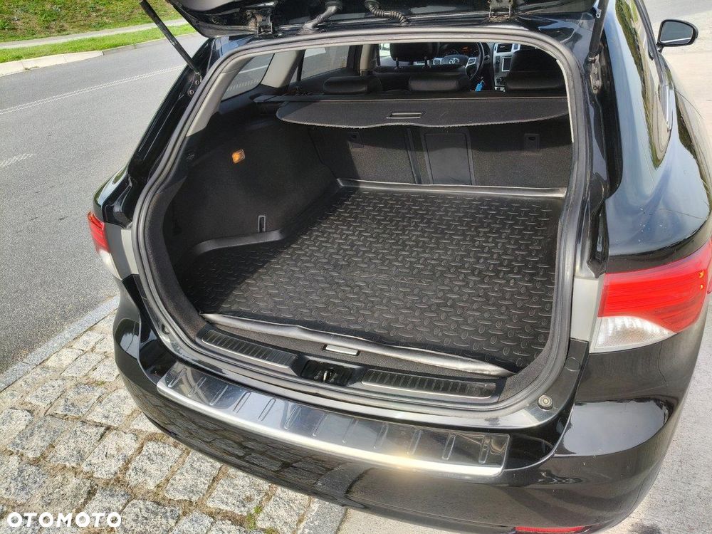 Toyota Avensis 1.8 Premium - 14