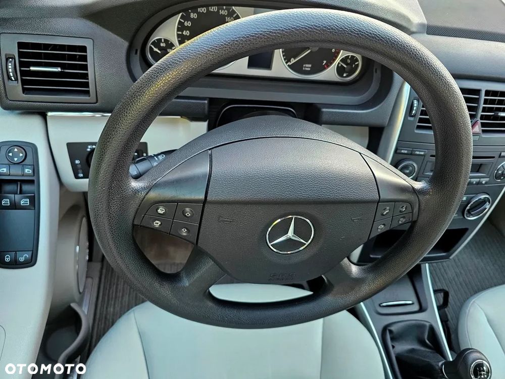 Mercedes-Benz Klasa B 200 Special Edition - 28