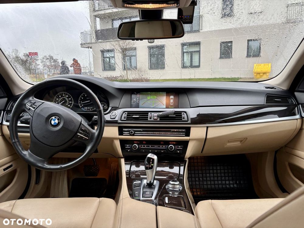 BMW Seria 5 535i Luxury Line - 9