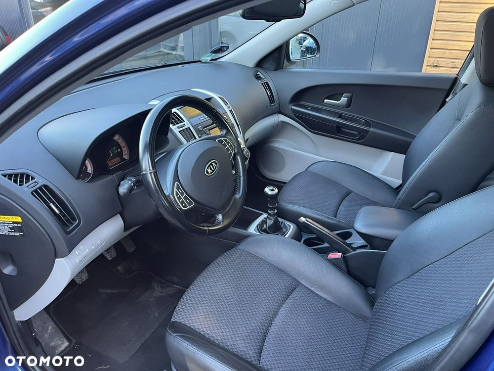 Kia Ceed - 16