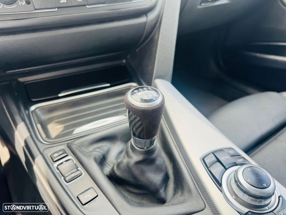BMW 320 d Pack M - 29