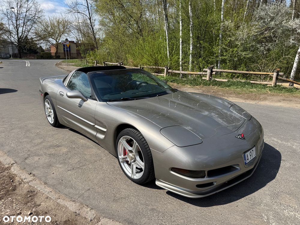 Chevrolet Corvette - 4
