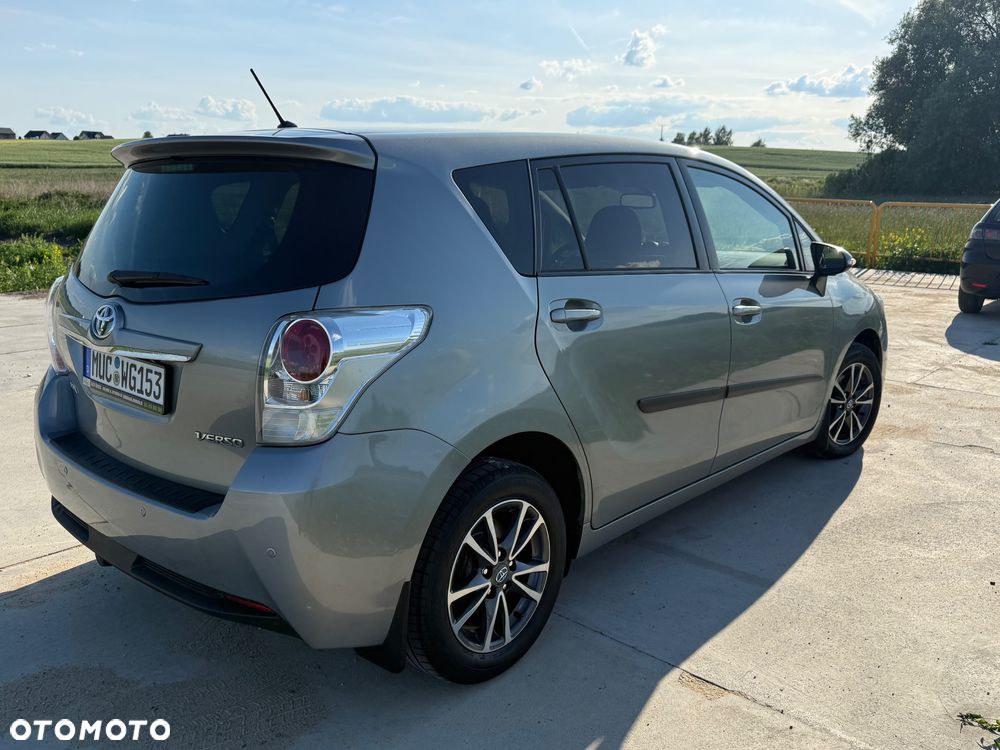Toyota Verso 2.0 D-4D 5-Sitzer Executive - 8
