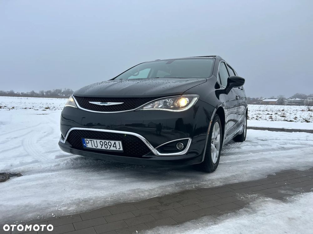 Chrysler Pacifica - 23