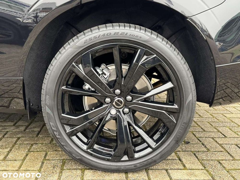 Volvo XC 60 T8 Plug-In Hybrid AWD Ultra Black Edition - 20