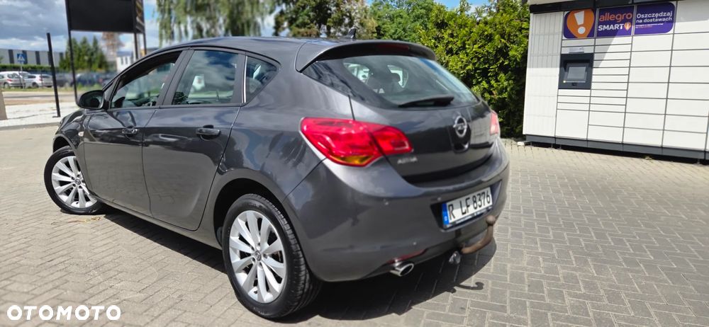 Opel Astra 1.4 Turbo 150 Jahre - 12