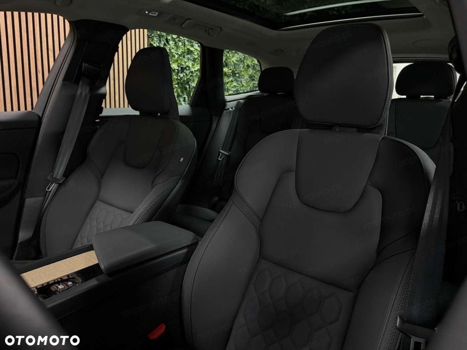 Volvo XC 60 B5 B AWD Ultra Dark - 5