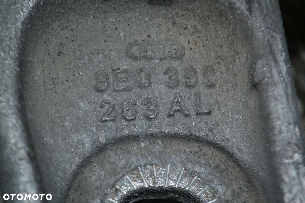 AUDI A4 B6 B7 SEAT EXEO ŁAPA PODPORA SKRZYNI BIEGÓW 8E0399263AL - 3