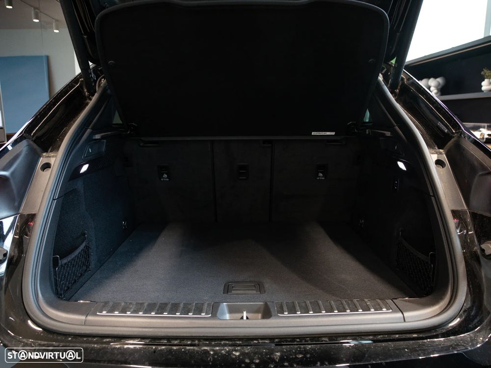 Porsche Macan Electric 4 - 18