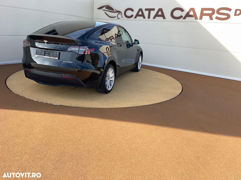 Tesla Model Y Long Range Dual Motor AWD - 13
