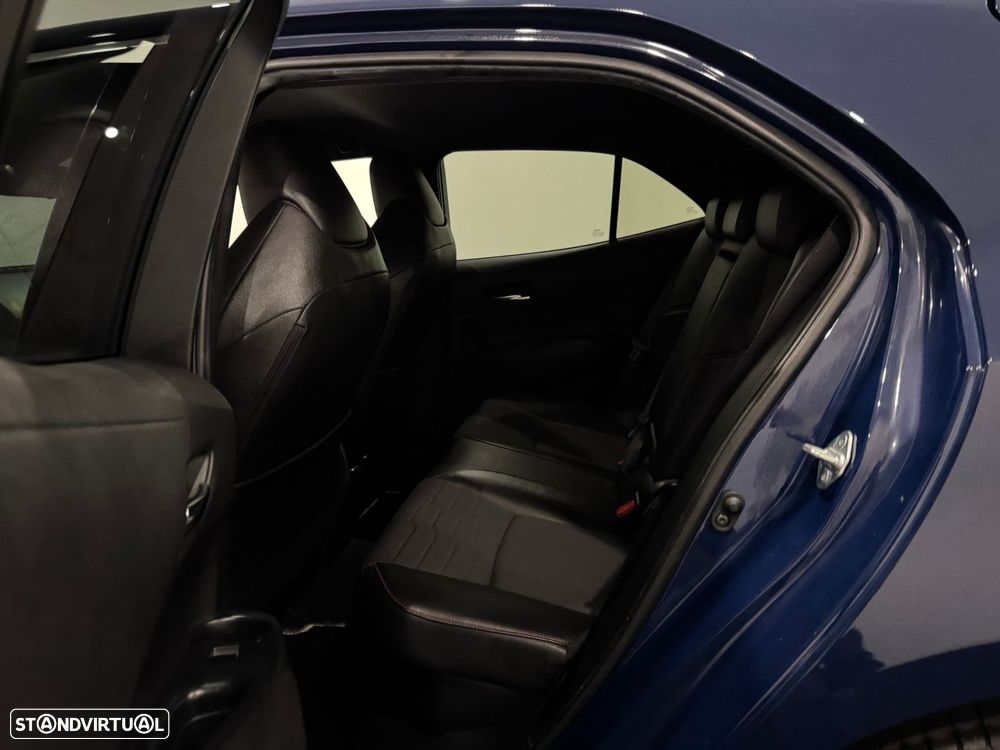 Toyota Corolla 1.8 Hybrid Exclusive - 28