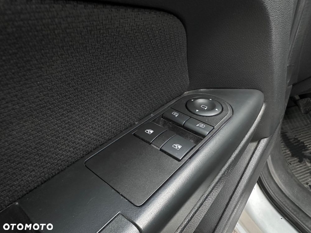 Opel Astra 1.6 Essentia - 13