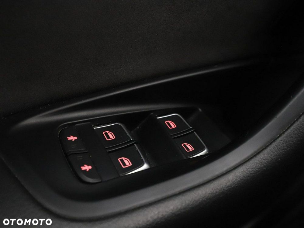 Audi A6 Avant 2.0 TDI quattro S tronic - 38