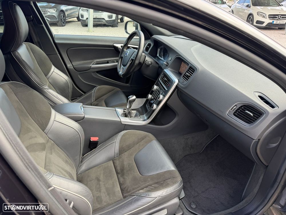 Volvo V60 2.0 D3 R-Design - 11