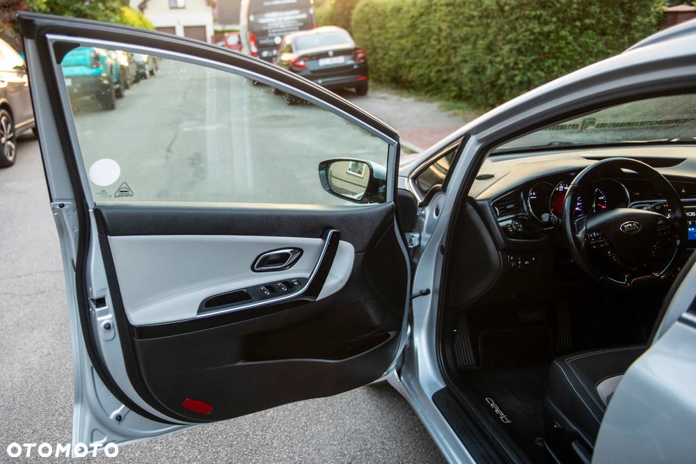 Kia Ceed 1.6 GDI DCT Vision - 17
