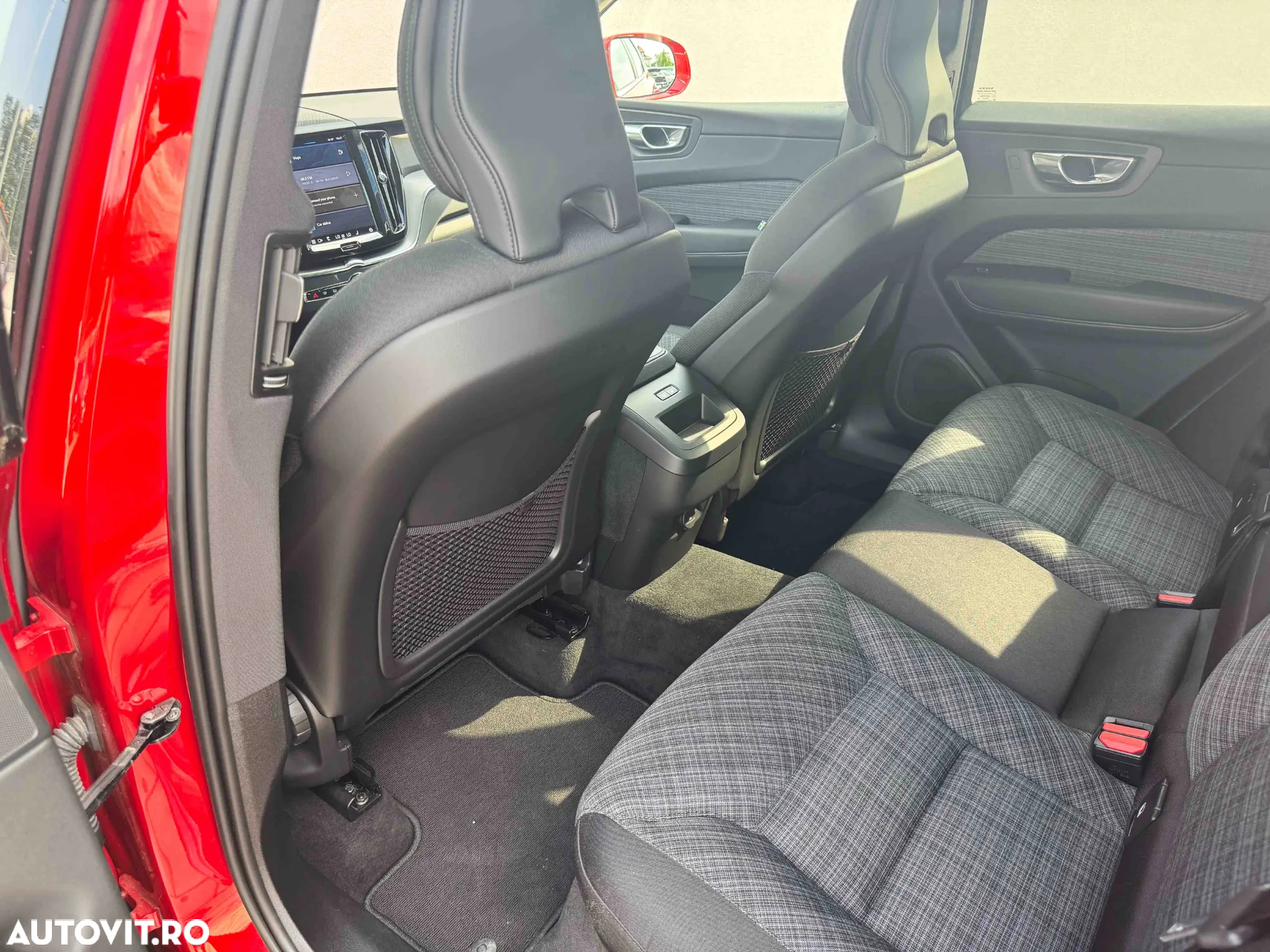 Volvo XC 60 B4 MHEV AT AWD Core - 18