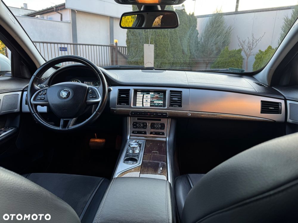 Jaguar XF 2.2 D Premium Luxury - 11