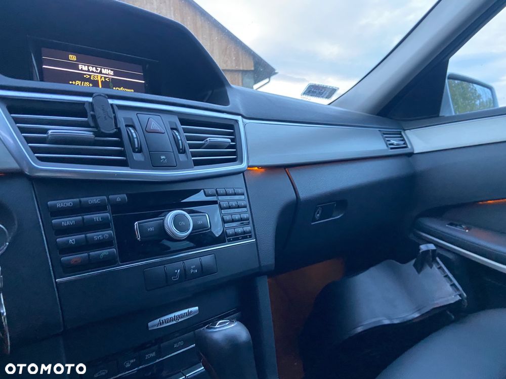 Mercedes-Benz Klasa E 250 CDI DPF BlueEFFICIENCY Automatik Avantgarde - 17