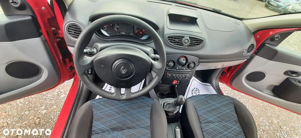 Renault Clio - 32