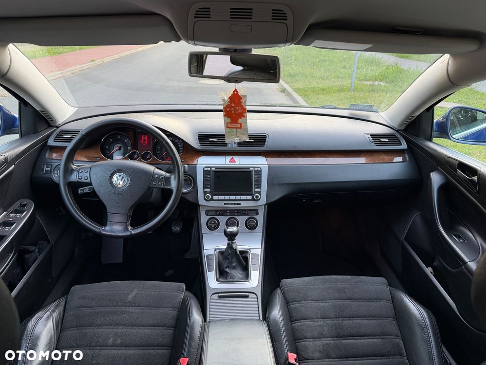 Volkswagen Passat 2.0 TDI DPF Highline - 16