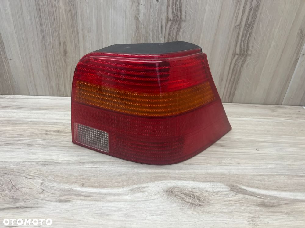 LAMPA TYLNA PRAWA VW GOLF 4 IV - 3
