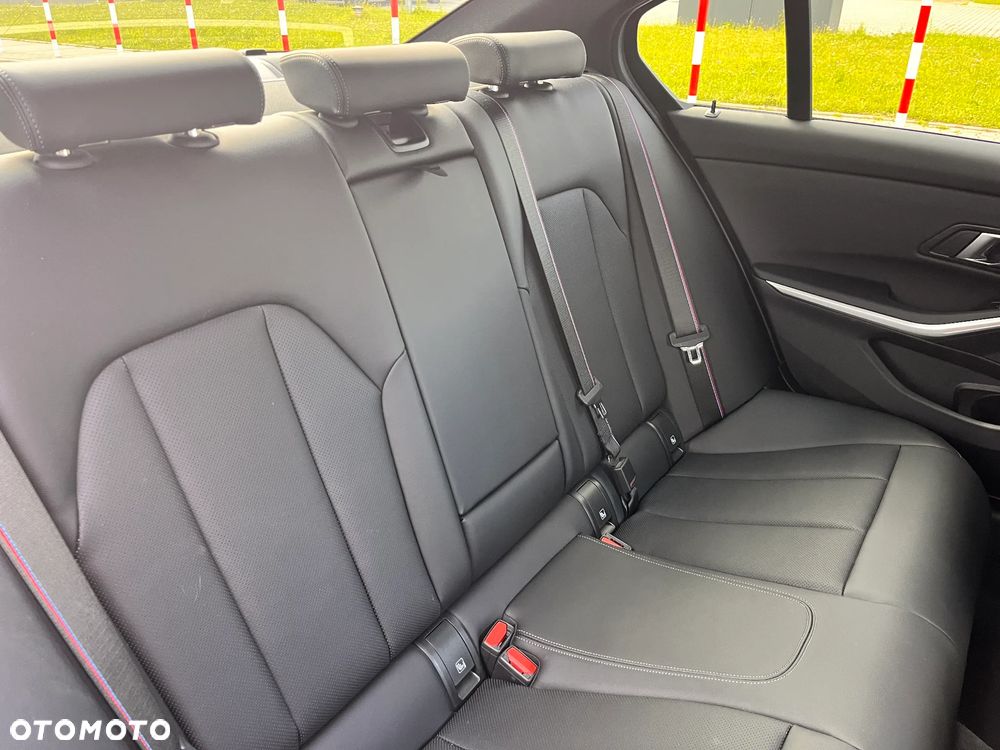 BMW Seria 3 M340i xDrive mHEV sport - 32