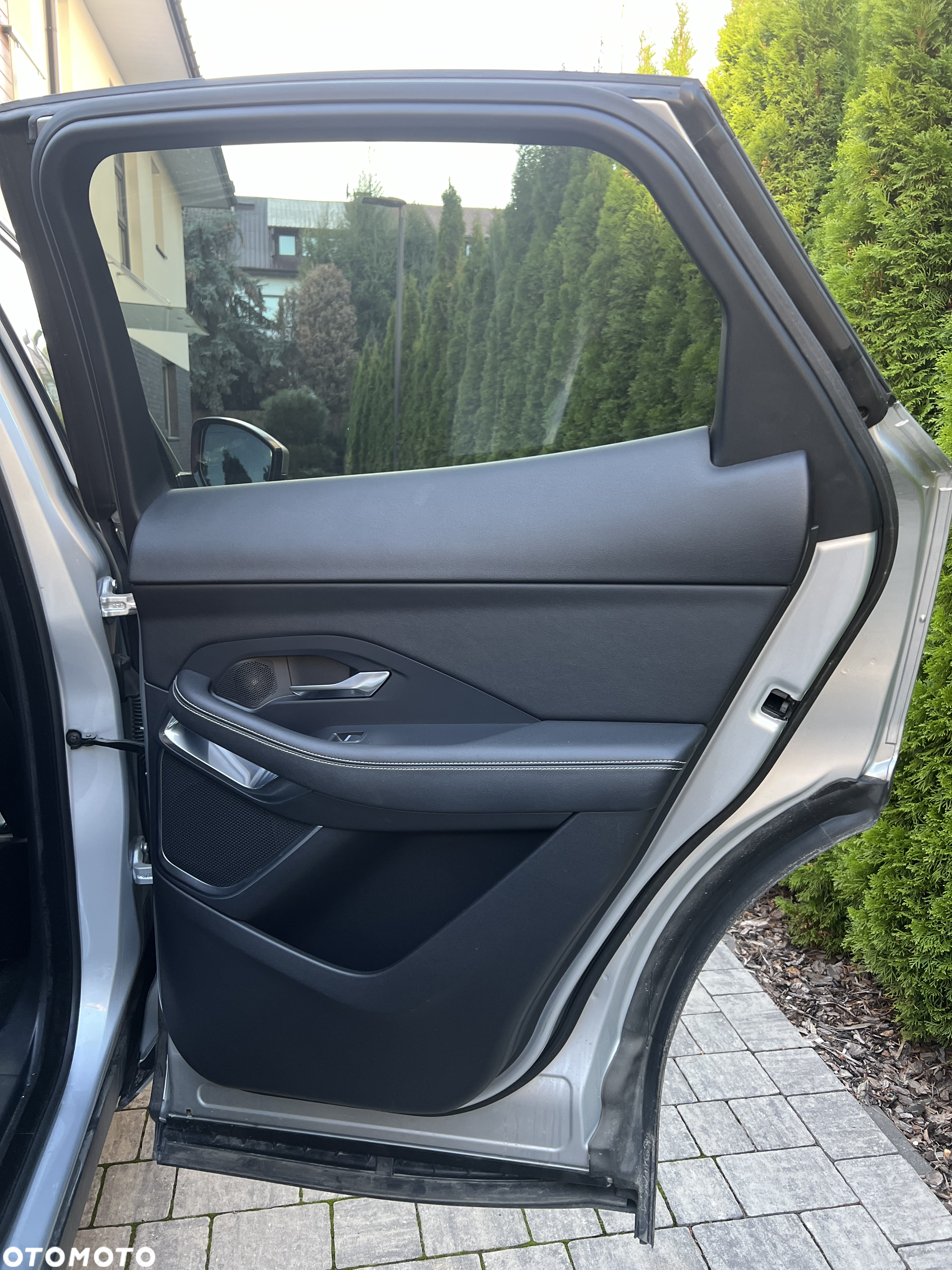 Jaguar E-Pace 2.0 i4D AWD R-Dynamic S - 19