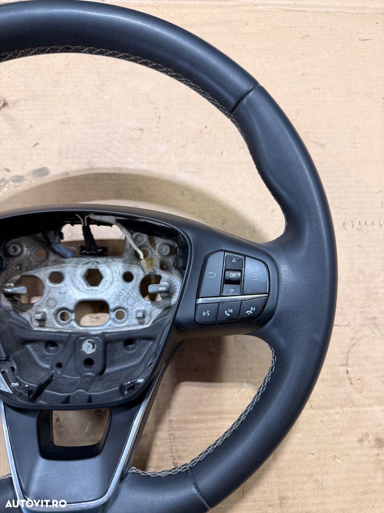 Volan piele cu comenzi FORD PUMA an 2019-2025 uzura minima - 3