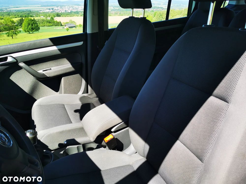 Volkswagen Touran - 16