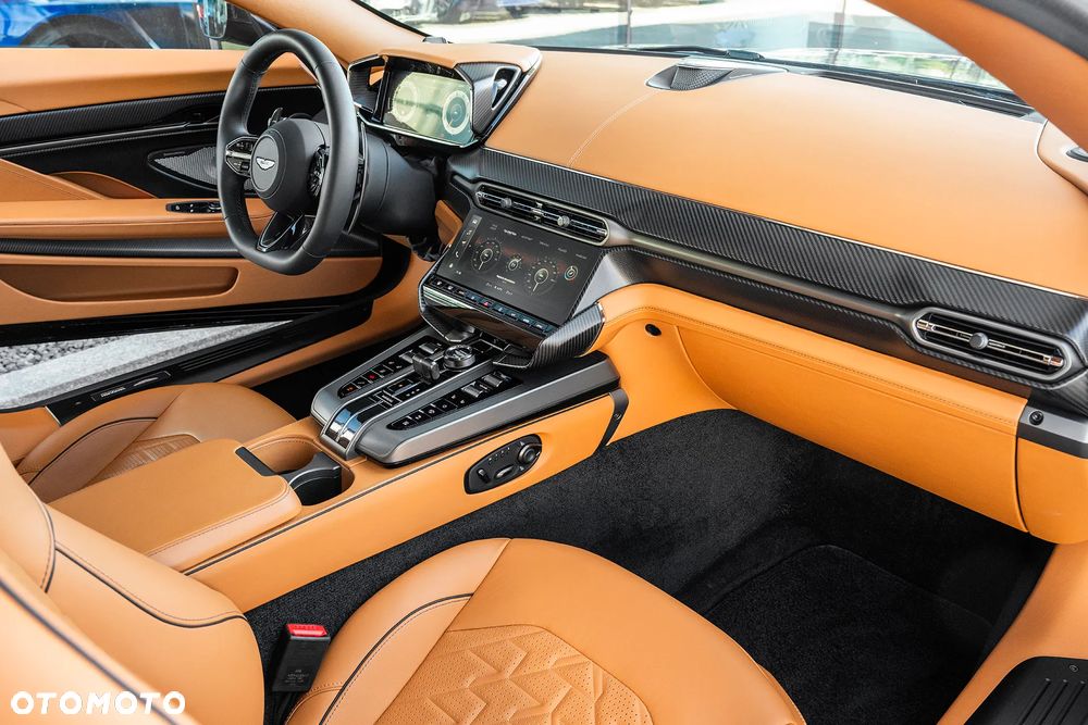 Aston Martin Vanquish - 12