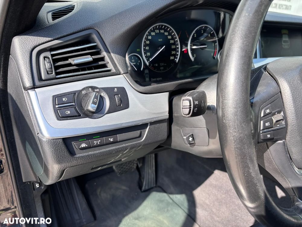 BMW Seria 5 520d xDrive - 23