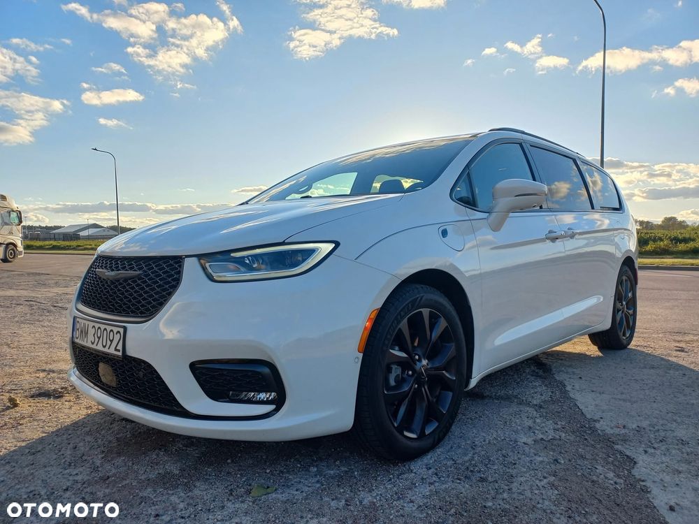 Chrysler Pacifica - 1