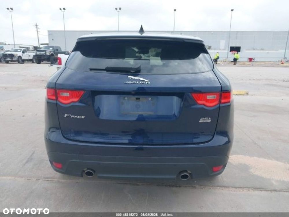 Jaguar F-Pace - 8