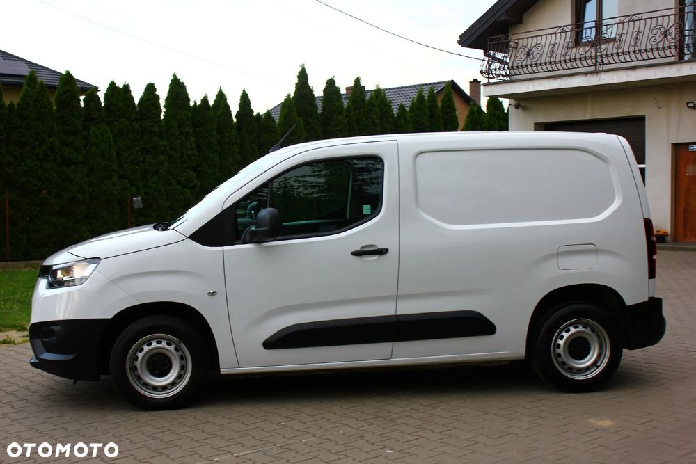 Toyota PROACE CITY BLASZAK 2 OSOBOWY 1.2 D-4T BENZYNA 110KM PEWNE AUTO FV23% - 16