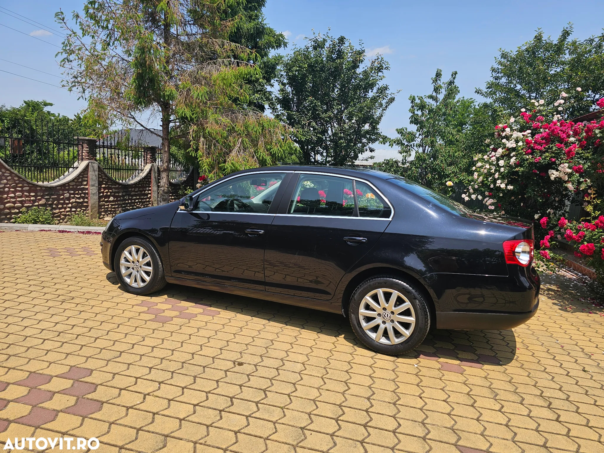 Volkswagen Jetta 1.9 TDI DPF Comfortline BlueMotion - 2