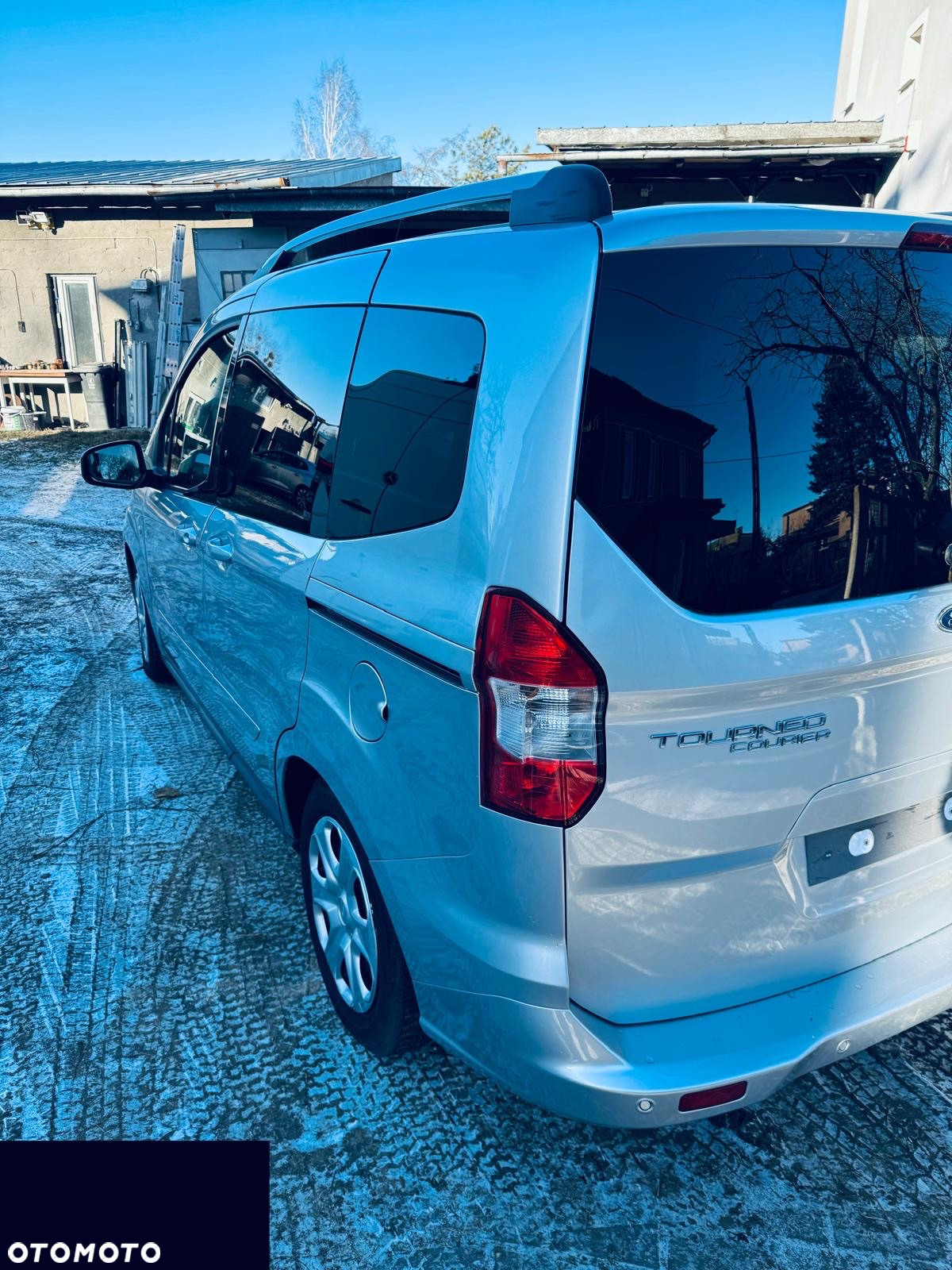 Ford Tourneo Courier 1.0 EcoBoost S&S Ambiente - 16