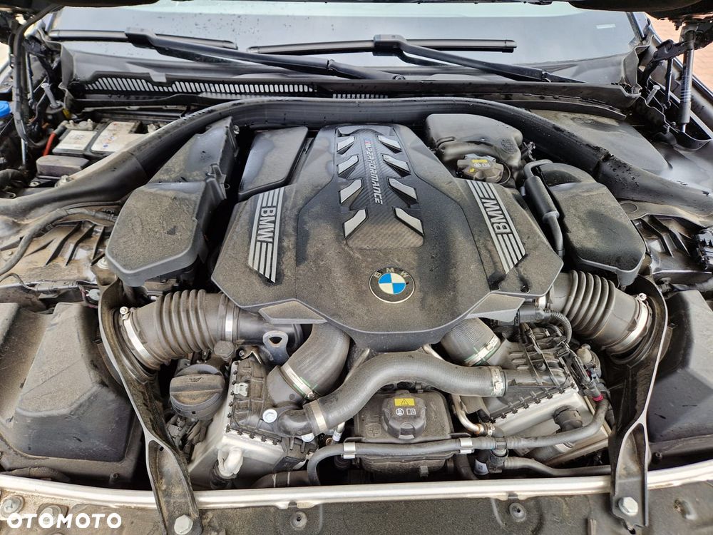 BMW Seria 5 M550i xDrive sport - 16