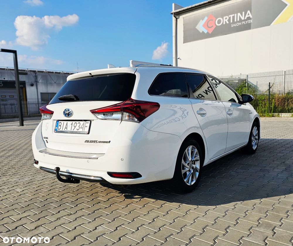 Toyota Auris Hybrid 135 Dynamic - 10
