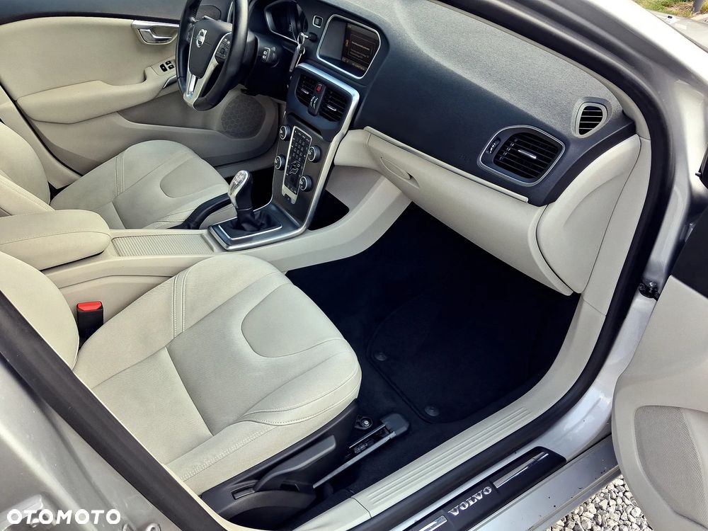 Volvo V40 D2 Summum - 22