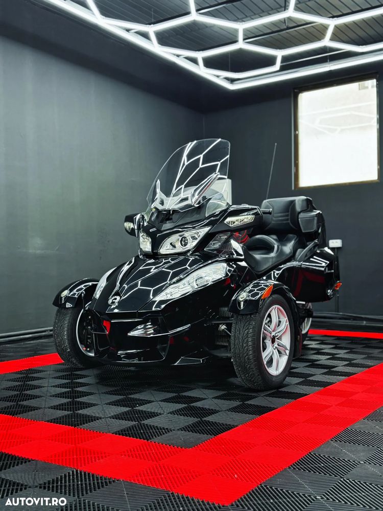 Can-Am Spyder - 1