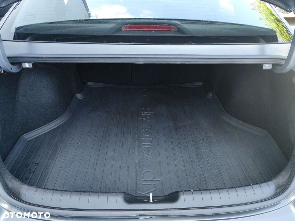 Hyundai Elantra - 16