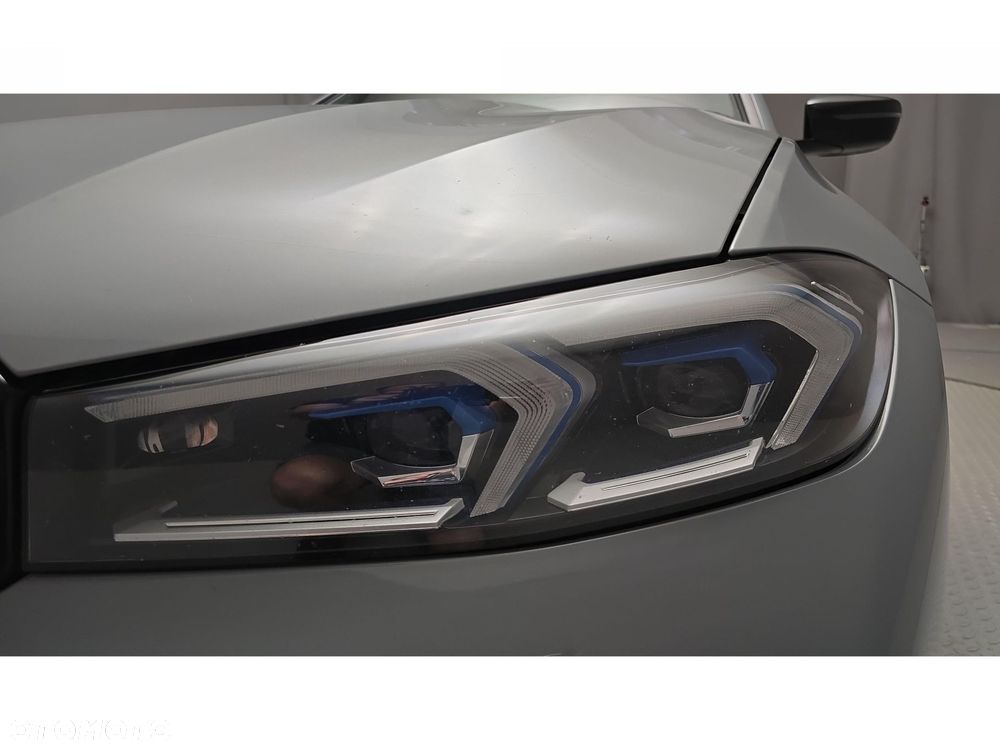BMW Seria 3 320d xDrive M Sport - 33